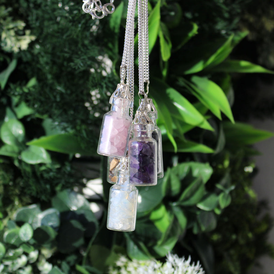 🌙 Collana “L'amuleto di Selene” con Gemme di Opalite in Boccetta