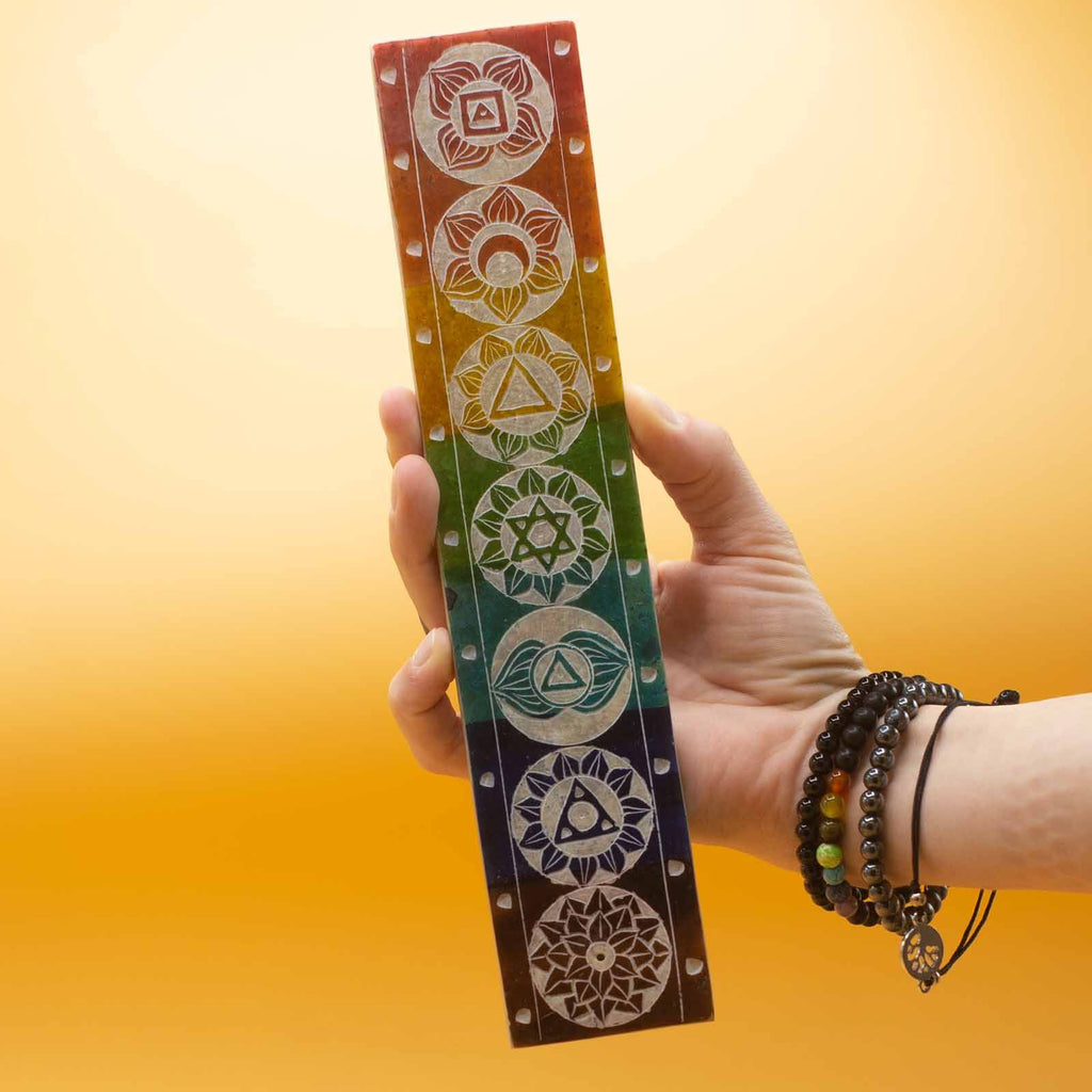 🪶 Hekate’s Balance Incense Holder – Porta Incensi in Steatite dei 7 Chakra