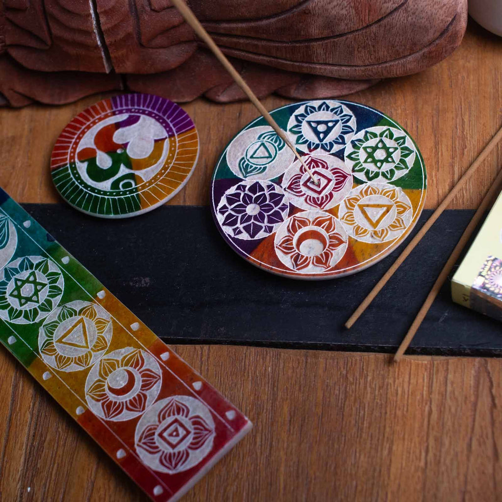 🪶 Hekate’s Balance Incense Holder – Porta Incensi in Steatite dei 7 Chakra