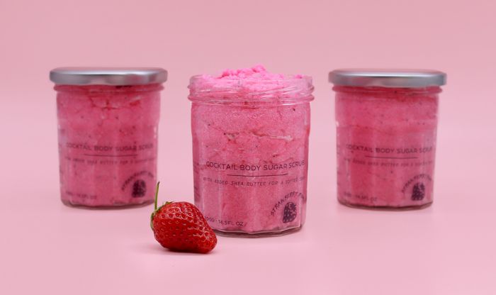 🍓✨ Body Scrub “Strawberry Rum Glow” — Il Ritual Cocktail di Seduzione & Dolcezza