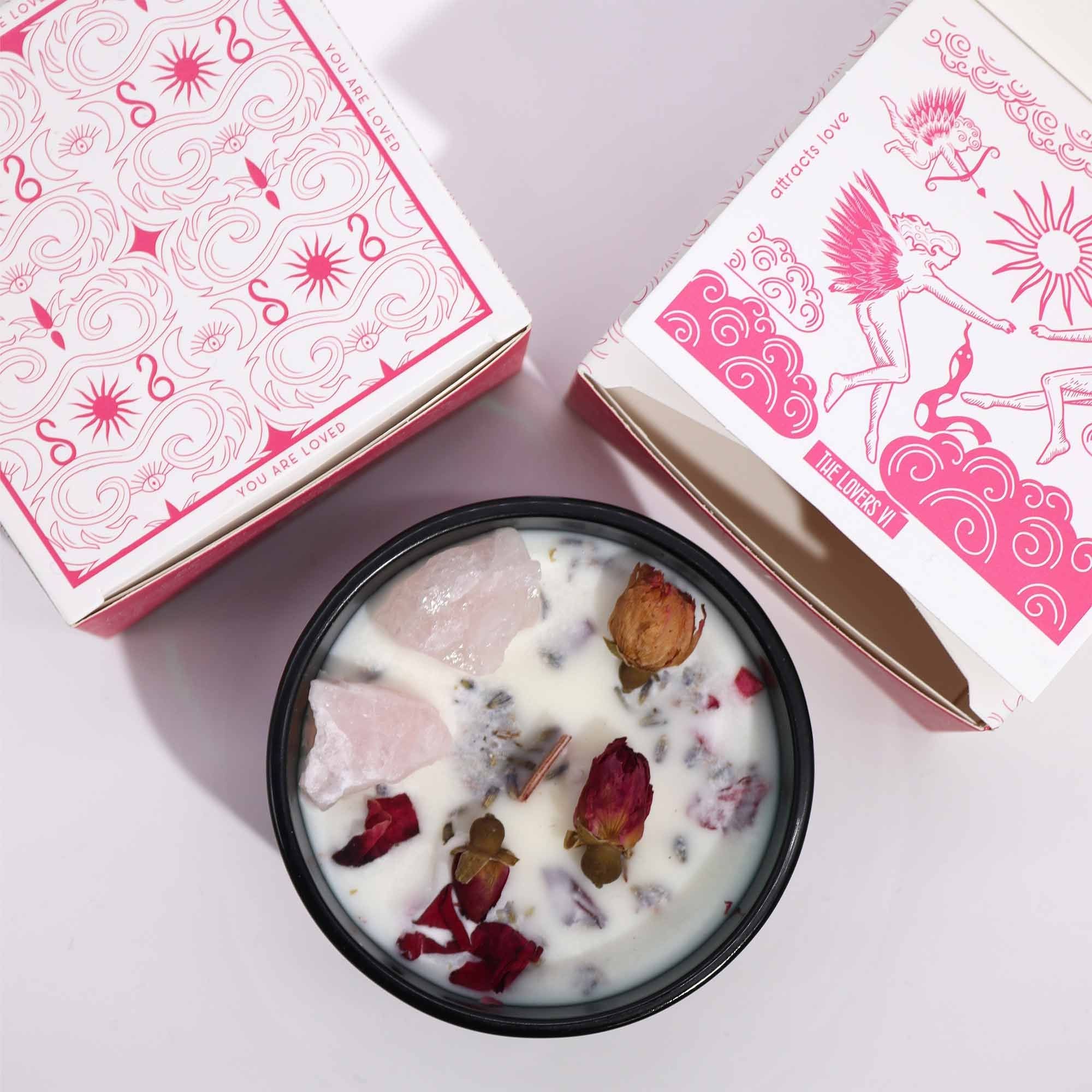 💗 “Gli Amanti – Candela Magica di Afrodite” – Rosa e Quarzo Rosa 🕯️