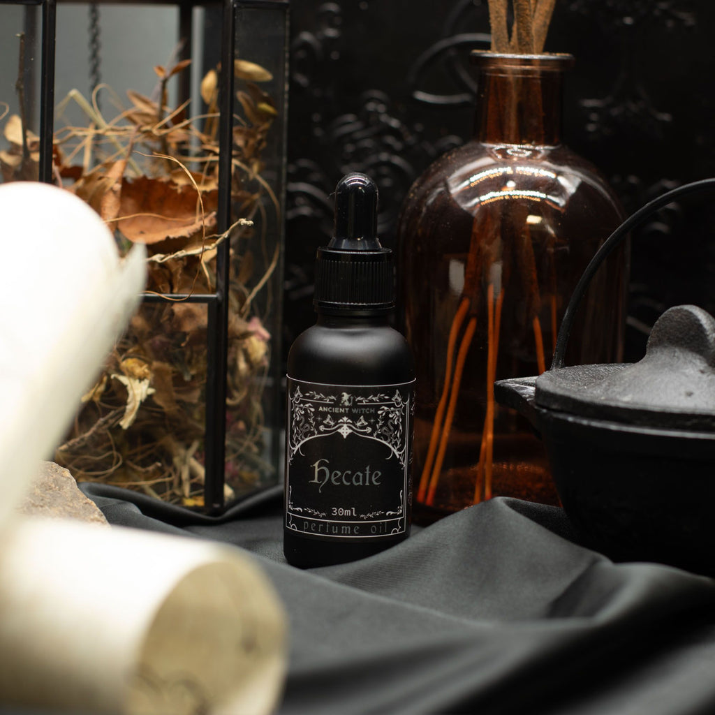 🖤 L’Elixir in Olio della Strega Antica ~ Hecate